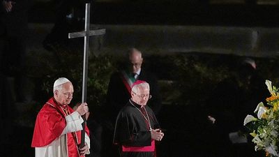 Pope Leo XIV bares cross for full Good Friday procession, a feat not seen in decades