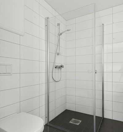 Dermatologists Reveal the Shower Habit That Can Irrate Skin Over Time