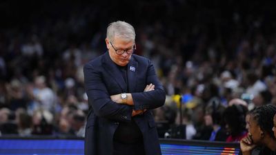 Geno Auriemma Issues Apology to South Carolina After Dustup With Dawn Staley