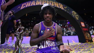 Davis wants new Kings deal if NBA doesn't come knocking