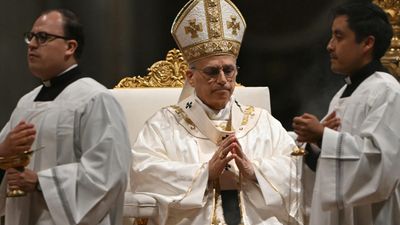 Pope marks first Easter under cloud of Mideast war