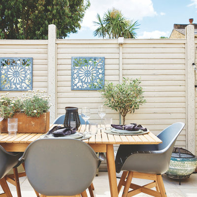 4 bee-friendly fence colours that will keep your garden buzzing with vital pollinators, according to experts