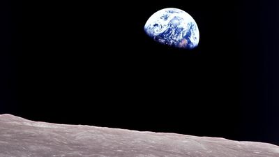 Artemis 2 moon astronauts will try to recreate Apollo 8's historic 'Earthrise' photo during April 6 flyby