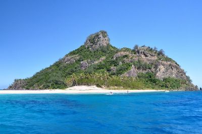 Passengers evacuated after cruise ship runs aground near Cast Away island