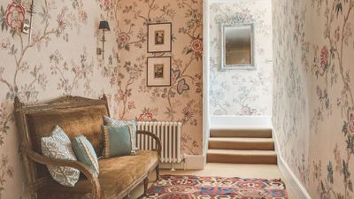 Ever Heard of a Gossip Bench? This Revived Vintage Trend Might Be What Your Entryway Is Missing