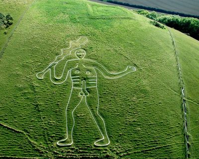 On the shoulders of giants: roaming among England’s famous chalk figures