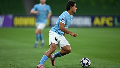 City dash Mariners' finals hopes; keep their own alive