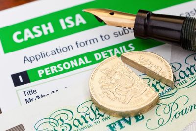 Savers could pocket £275 cash as banks roll out new tax year ISA deals