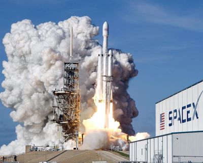 Musk’s SpaceX courts retail investors as it aims for record-breaking stock market flotation
