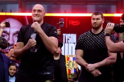 Fury vs Makhmudov: Fight time, undercard, prediction, ring walks, odds tonight