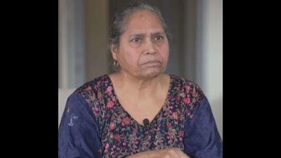 Indian woman in Canada shocked after being victim of 'distraction theft', four gold bangles taken off wrists