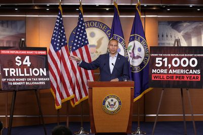 House Democrats Push Immediate Vote to End Iran War After Trump's "Unhinged" Statement