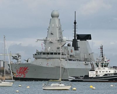 HMS Dragon docks in eastern Mediterranean after problems with water systems