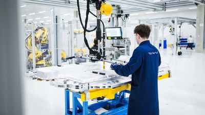 The Next BMW i7 Will Get Its Batteries From An Unexpected Source