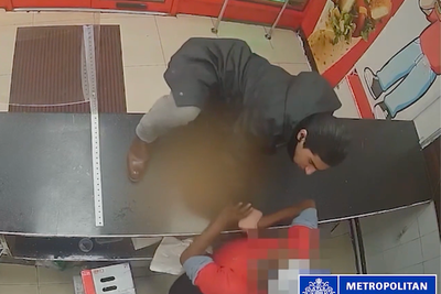 Teen with fake gun threatened to kill chicken shop worker over garlic sauce order