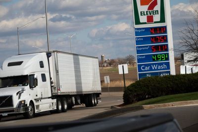 ‘Little doubt’ Americans will see record gas prices if Trump follows through on Iran deadline threats, expert says