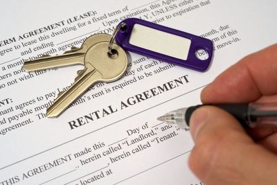 Wisconsin couple gets sued by landlord after they post a negative review online over fees