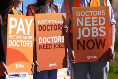 Kemi Badenoch calls for a ban on strikes for doctors