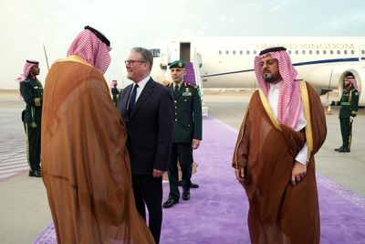 Starmer says UK will do ‘all we can’ to support US-Iran ceasefire as he heads to Gulf