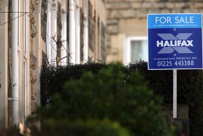 Average UK house price fall in March as market uncertainty hits