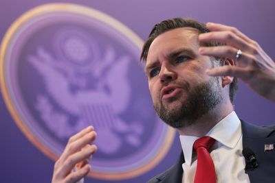 JD Vance attacks UK energy costs and says Britons ‘can’t afford to heat homes’