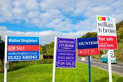 Average UK house price falls amid market uncertainty and Iran crisis