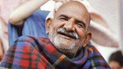 Neem Karoli Baba’s 3 Teachings for Inner Peace & Strength