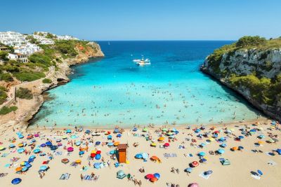 Travel companies urged to offer cash refunds for cancellations amid Middle East conflict