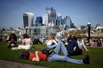 Londoners enjoy hottest day of the year in capital as temperatures hit 26.5C