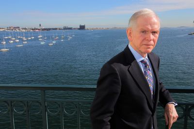 Legendary investor Jeremy Grantham says stocks could plunge another 25%
