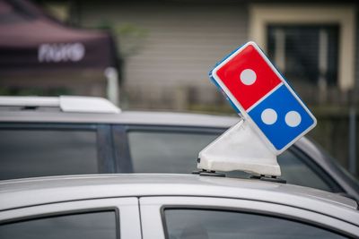 Domino’s delivery driver went viral for a kind gesture — and strangers sent him $133k in tips