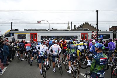 Investigation identifies 54 riders as skipping level crossing red signal at Tour of Flanders