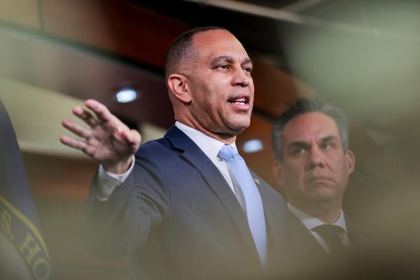 Democrats renew push to curb Trump’s Iran war as calls to use 25th amendment mount