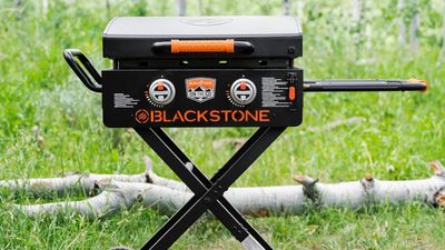 Blackstone’s new griddle just fixed the biggest problem I have with barbecues