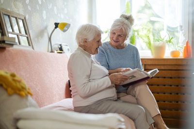 Top 6 Memory Activities To Help Seniors With Dementia