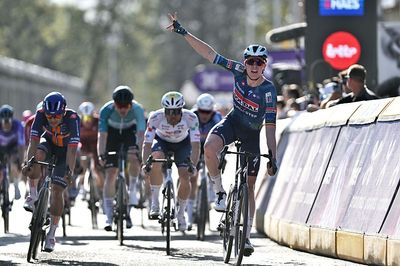 Scheldeprijs: Tim Merlier makes it look easy with third successive victory after season delayed by knee injury