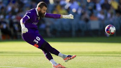 Redmayne ignores retirement call to reach milestone