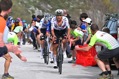 Isaac del Toro abandons Itzulia Basque Country after stage three crash