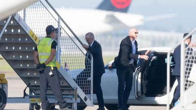 Albanese seeks out fuel supply deal in Singapore visit