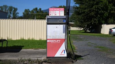 Experts pour water on 'speculative' oil field proposal