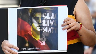 'Drop the knife': conflicting accounts of cop shooting