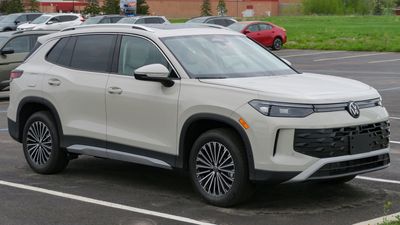 Woman buys brand new Volkswagen Tiguan. Then it starts making an omnious sound, but the dealership couldn’t care less