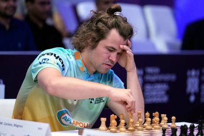 Chess champion reports opponent for having her phone moments after they took a selfie