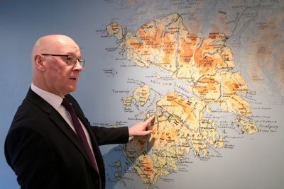 Swinney outlines plans for £300 of energy support for islanders