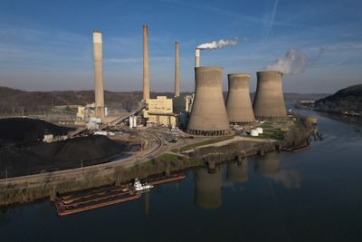 Americans forced to take out loans to keep heat on during Arctic blast