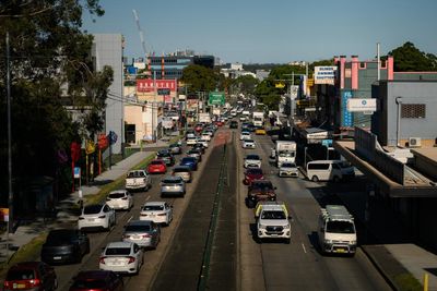 Traffic falls on major Sydney and Melbourne roads as fuel crisis sees Australians cut back on driving