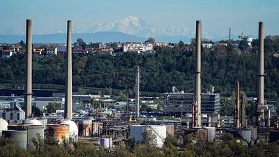 From EV stations to heat pump grants: Inside France’s €240m plan to reduce its fossil fuel reliance