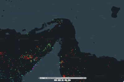 Marine map appears to show Strait of Hormuz at a standstill more than 48 hours into ceasefire