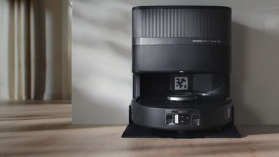 Shark’s UV robot vacuum and mop that detects hidden spills is now available in the UK