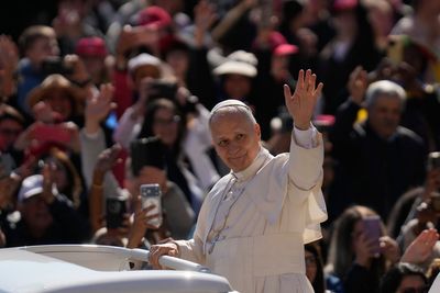White Sox expand plans for giveaway of pope-themed hats